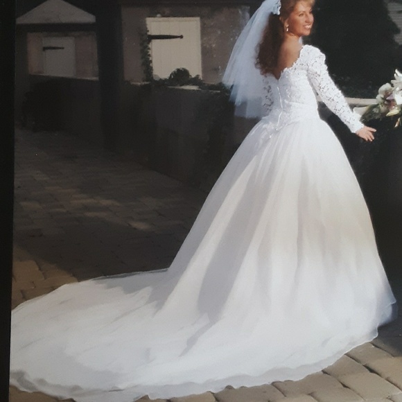 Wedding Gown - Picture 6 of 6